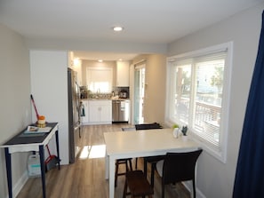 Dining - Cute condo in the heart of Wrightsville Beach! (Wrightsville Beach)