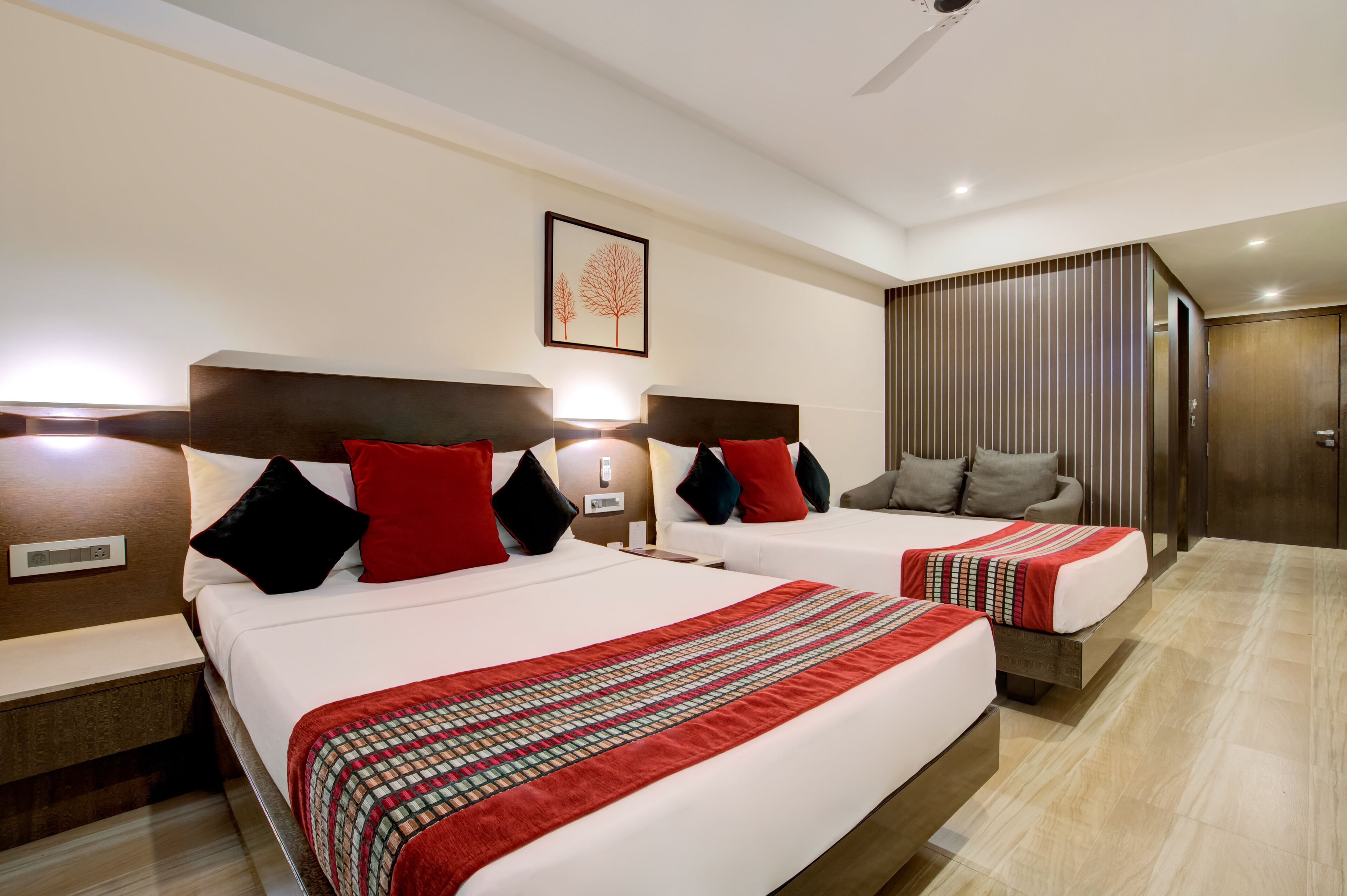 family room | egyptian cotton sheets, premium bedding, in-room safe, desk