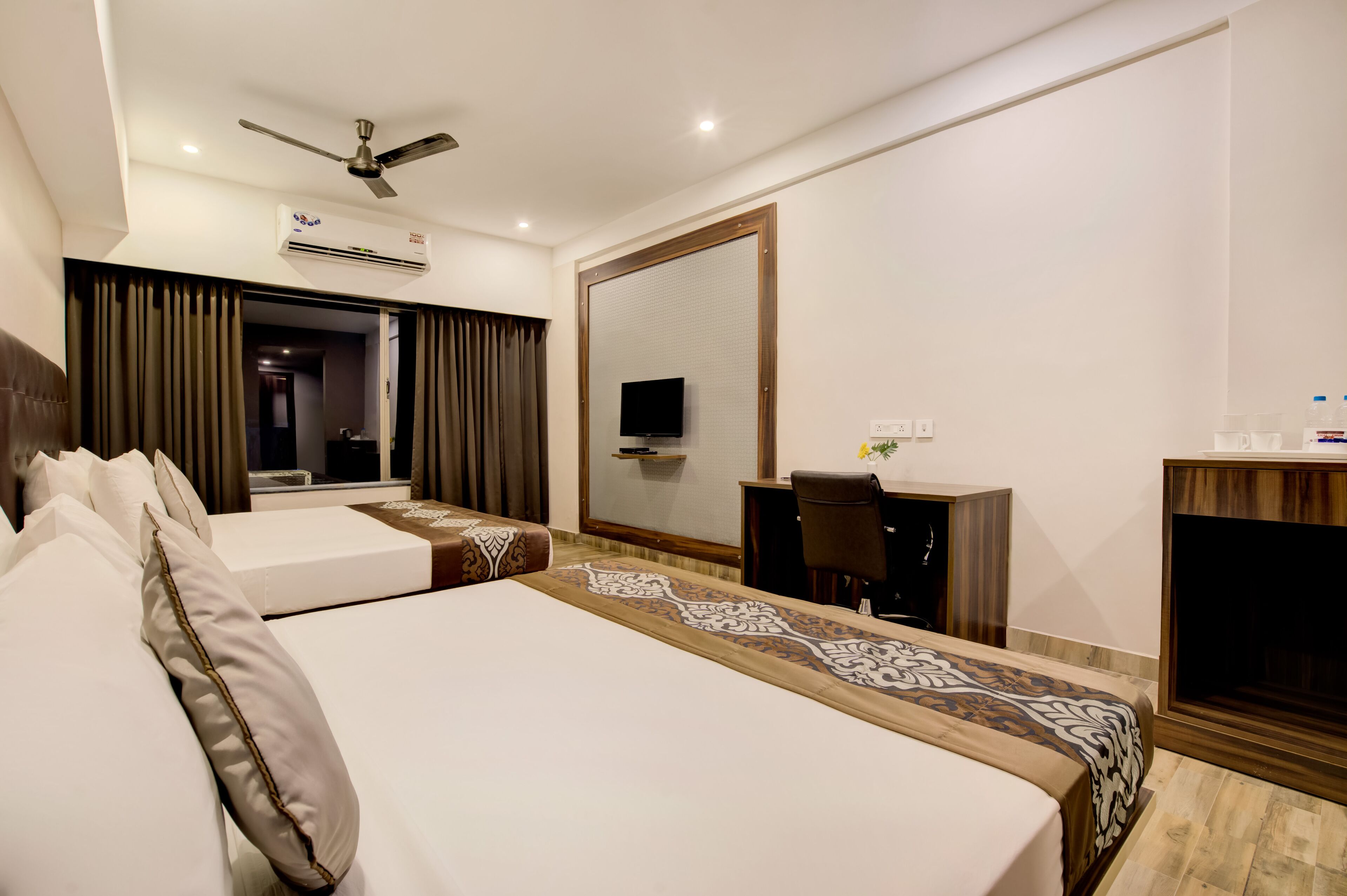 superior room | egyptian cotton sheets, premium bedding, in-room safe, desk