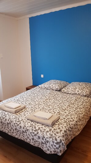 2 chambres, fer et planche Ă repasser, Wi-Fi gratuit, draps fournis