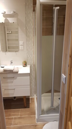 Hair dryer, towels, toilet paper - Spacious 70m² appt with 2 bedrooms, ski orelle val thorens 3Vallées - linenWIFI (73140 - ORELLE)