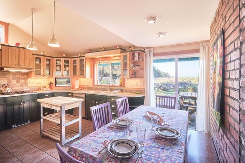 Steps to Beach , Pets Ok, Fenced Yard, Fireplace (SeaNest)