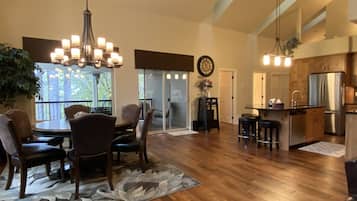 House (CP20) | Private kitchen | Oven, stovetop, blender, cookware/dishes/utensils
