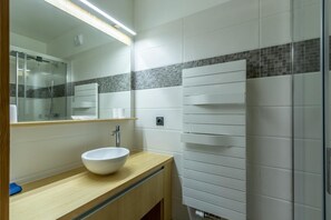 Shower - Floor -1, view valley, fitness, sauna, hammam, terrace, parking, tv, ski locker, 72m², Les Arcs (Bourg-Saint-Maurice)