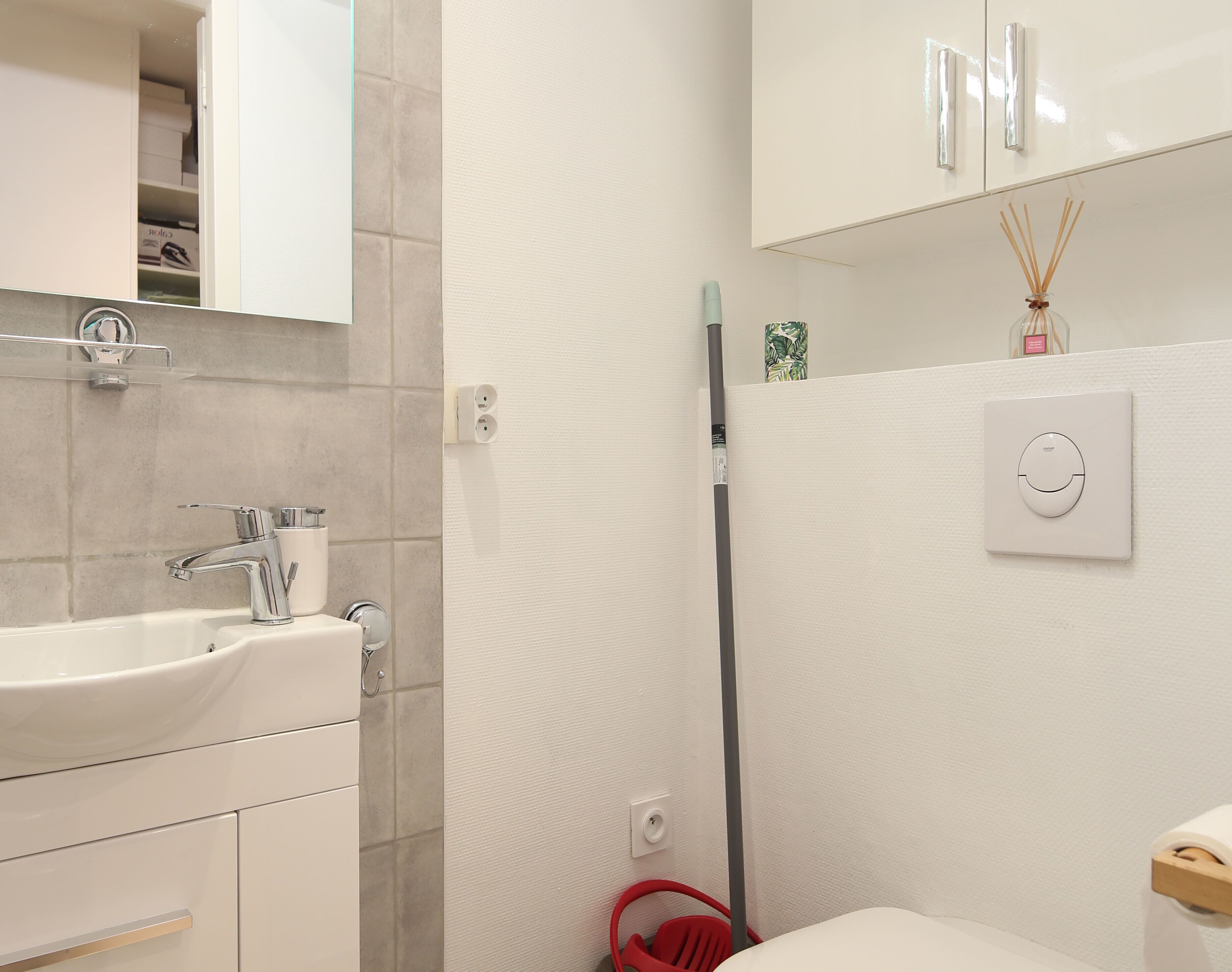 Hair dryer, towels