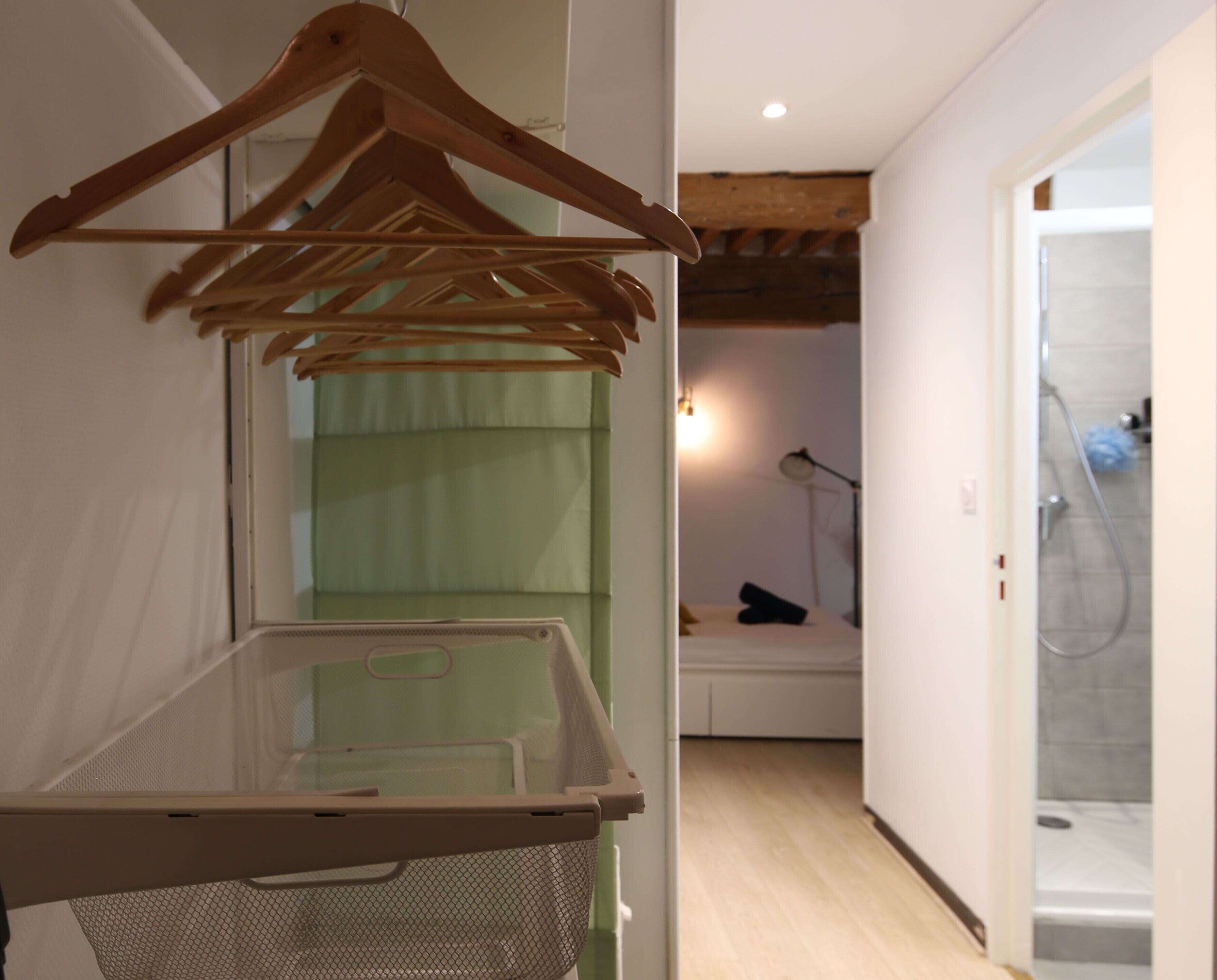 Iron/ironing board, WiFi, bed sheets