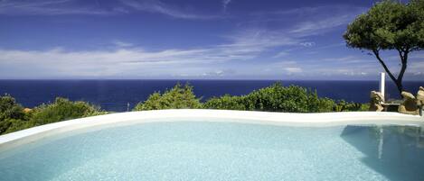 حمّام سباحة خارجي