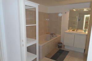 Hair dryer, towels - Bright Flat In The Heart Of Saint Tropez (Saint-Tropez)