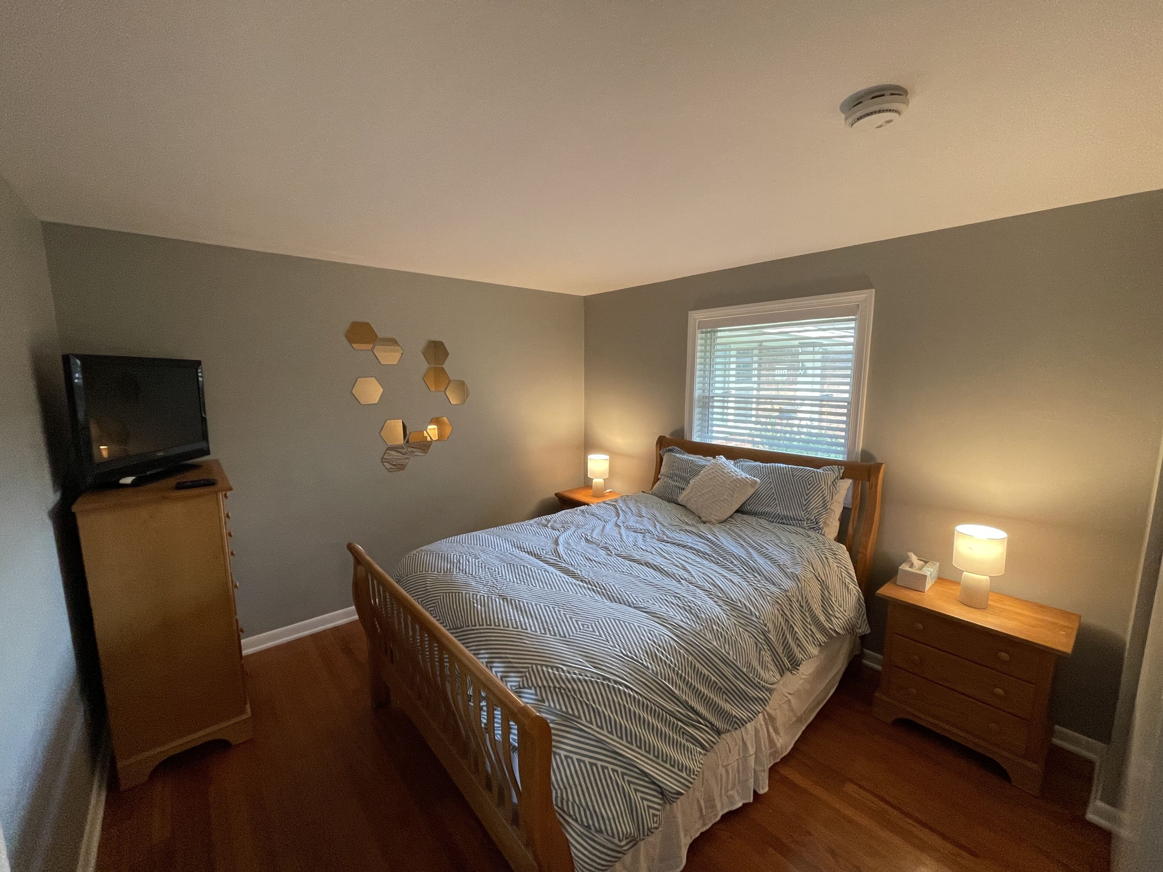 3 chambres, fer et planche à repasser, accès au Wi-Fi (inclus)