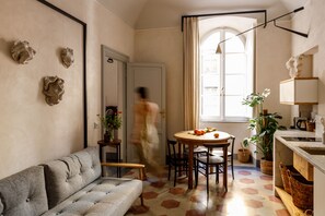 Smart TV - EMPTYFULL APARTMENT (Lazio)