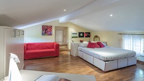 4 室のベッドルーム、アイロン / アイロン台、WiFi (無料)、ベッドシーツ