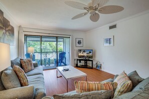 Living Room - Run to the Sun at Runaway Bay 287 (Bradenton Beach)