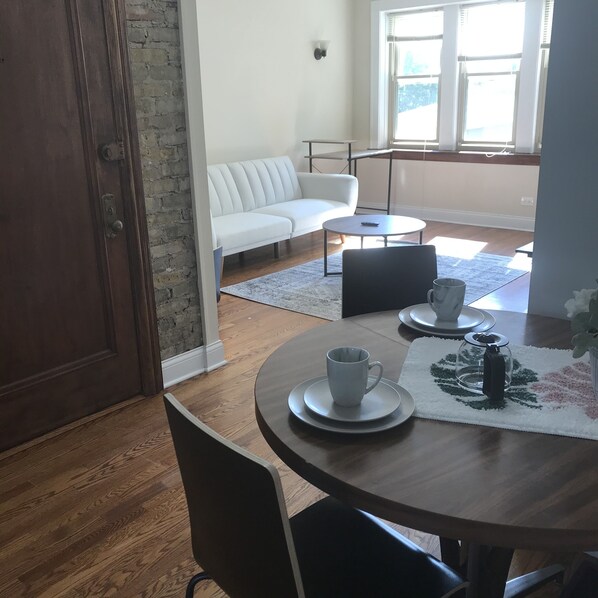 Dining - Entire city apartment with free street parking (Chicago)