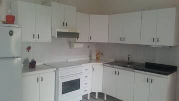 Kühlschrank, Kochgeschirr/Geschirr/Besteck