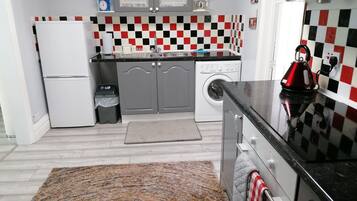 Apartment, Multiple Beds | Private kitchen | Fridge, microwave, oven, stovetop