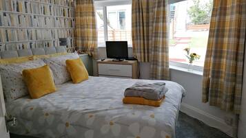 Apartment, Multiple Beds | 2 bedrooms, iron/ironing board, free WiFi, bed sheets