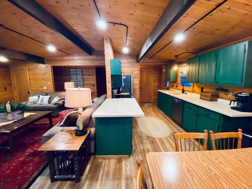 Fabulous stay in fun Manitowish getaway (+Pontoon)