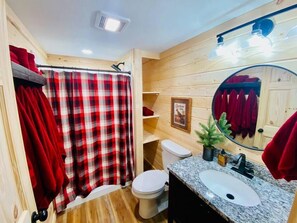 Hair dryer - Fabulous stay in fun Manitowish getaway (+Pontoon) (Manitowish Waters)