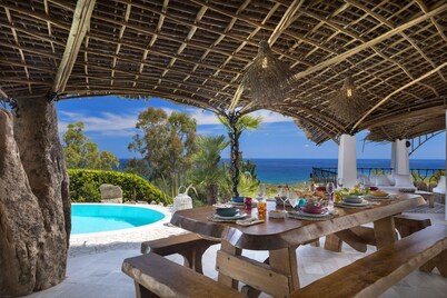 Luxury Front Beach - VILLA IRIS