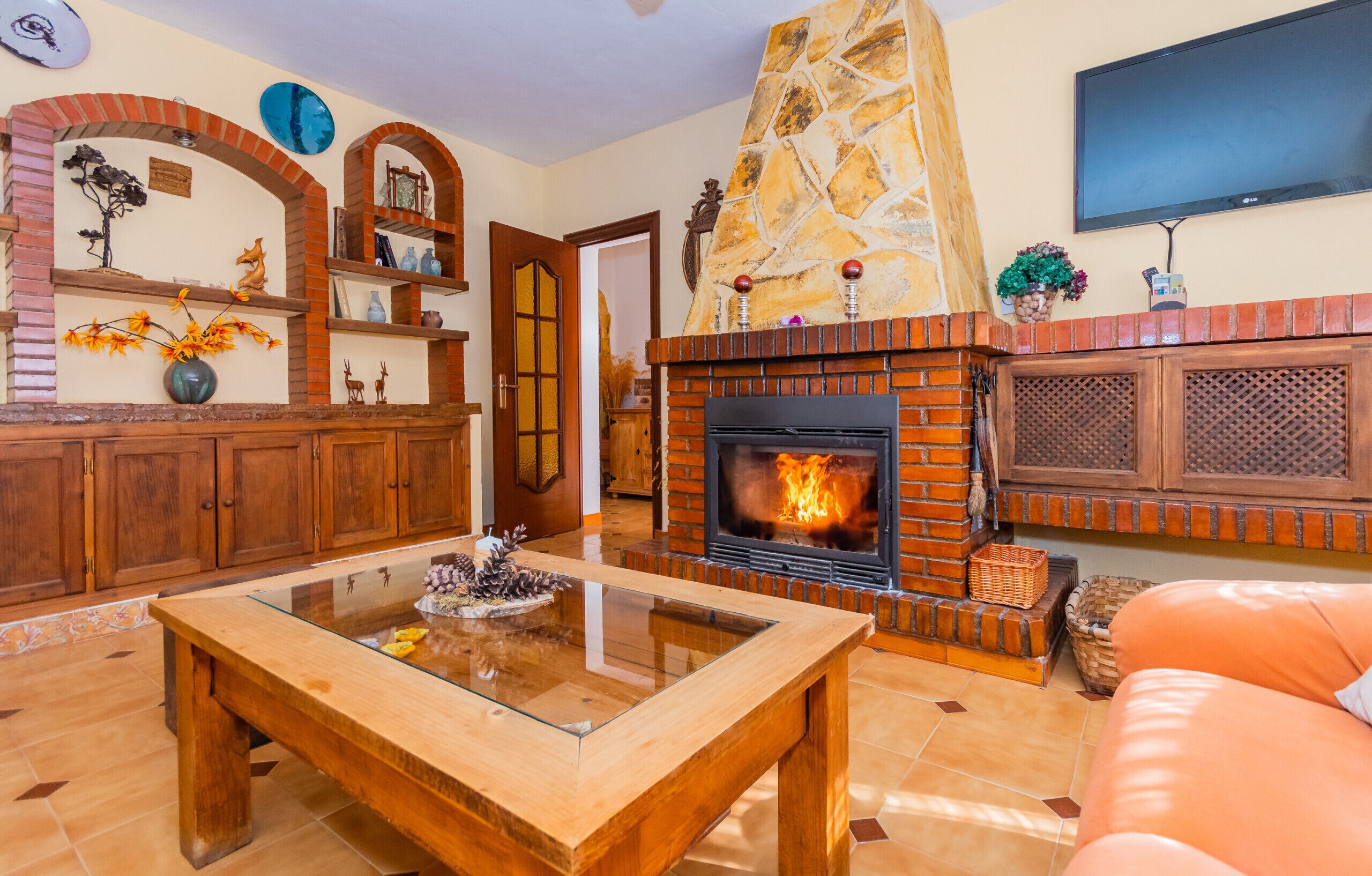 Télévision, cheminée