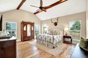 8 bedrooms, iron/ironing board, free WiFi, bed sheets