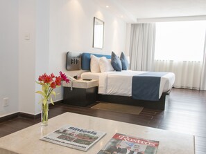 Junior Double Room | In-room safe, desk, laptop workspace, blackout drapes - Real de Puebla (Puebla)