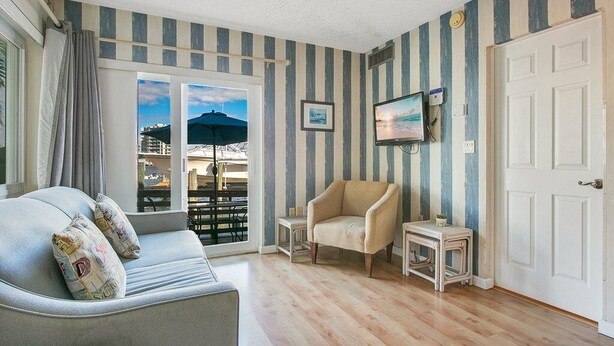 Living area - King Suite with bath (Clearwater)