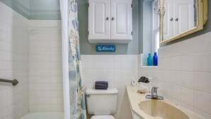 Bathroom - King Suite with bath (Clearwater)