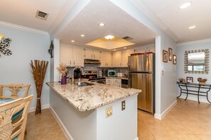 Fridge, microwave, oven, stovetop - SEA WINDS 56 Beachside Retreat (St. Augustine)