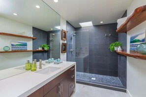 Doccia, asciugacapelli, bidet, asciugamani