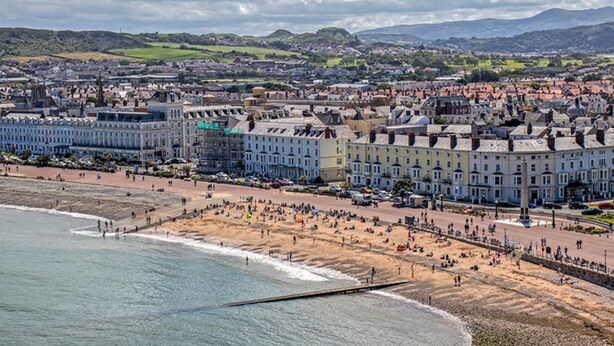 A coastal town with a beach, buildings, and a monument. - White Court Llandudno (Llandudno)