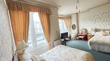 Chambre Triple, salle de bains privée, vue mer