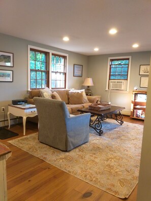 Smart-TV, peis og bøker