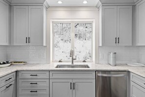 Fridge, microwave, stovetop, dishwasher