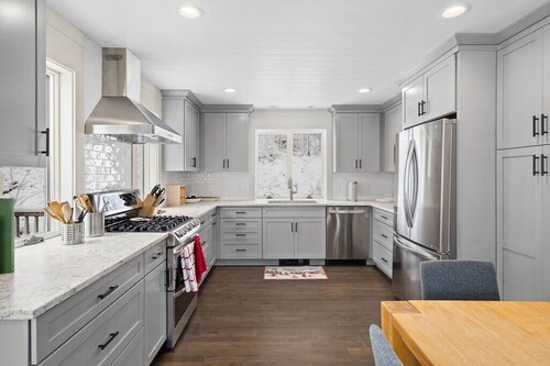 Brand New Kitchen & Bathrooms, close to Mt Snow!