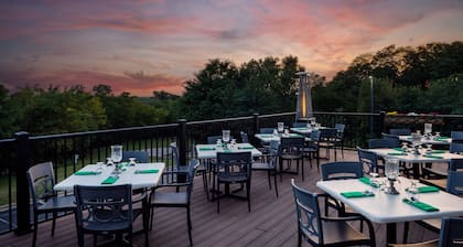 Irish Cottage Inn & Suites