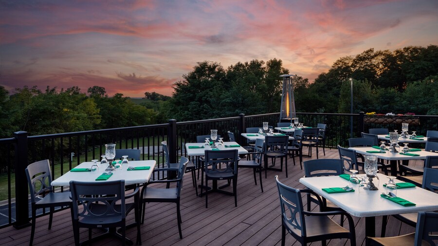 Irish Cottage Inn & Suites