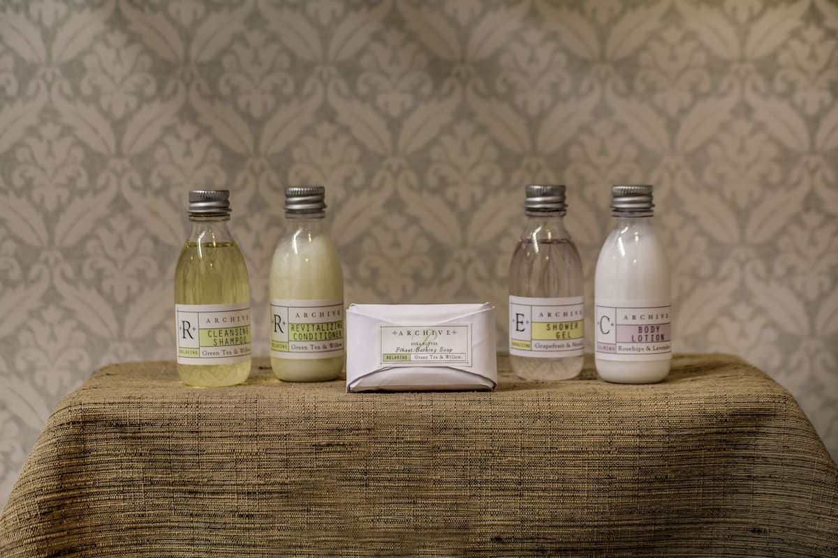 combined shower/bathtub, free toiletries, towels, soap