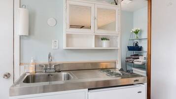 冰箱、微波炉、茶具/咖啡用具、烤面包机