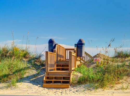 Bright Coastal Townhome | Steps to Beach | Pool, Bikes & More