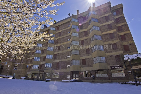 Exterior - Dossau - Edificio Biciberri (Baqueira)