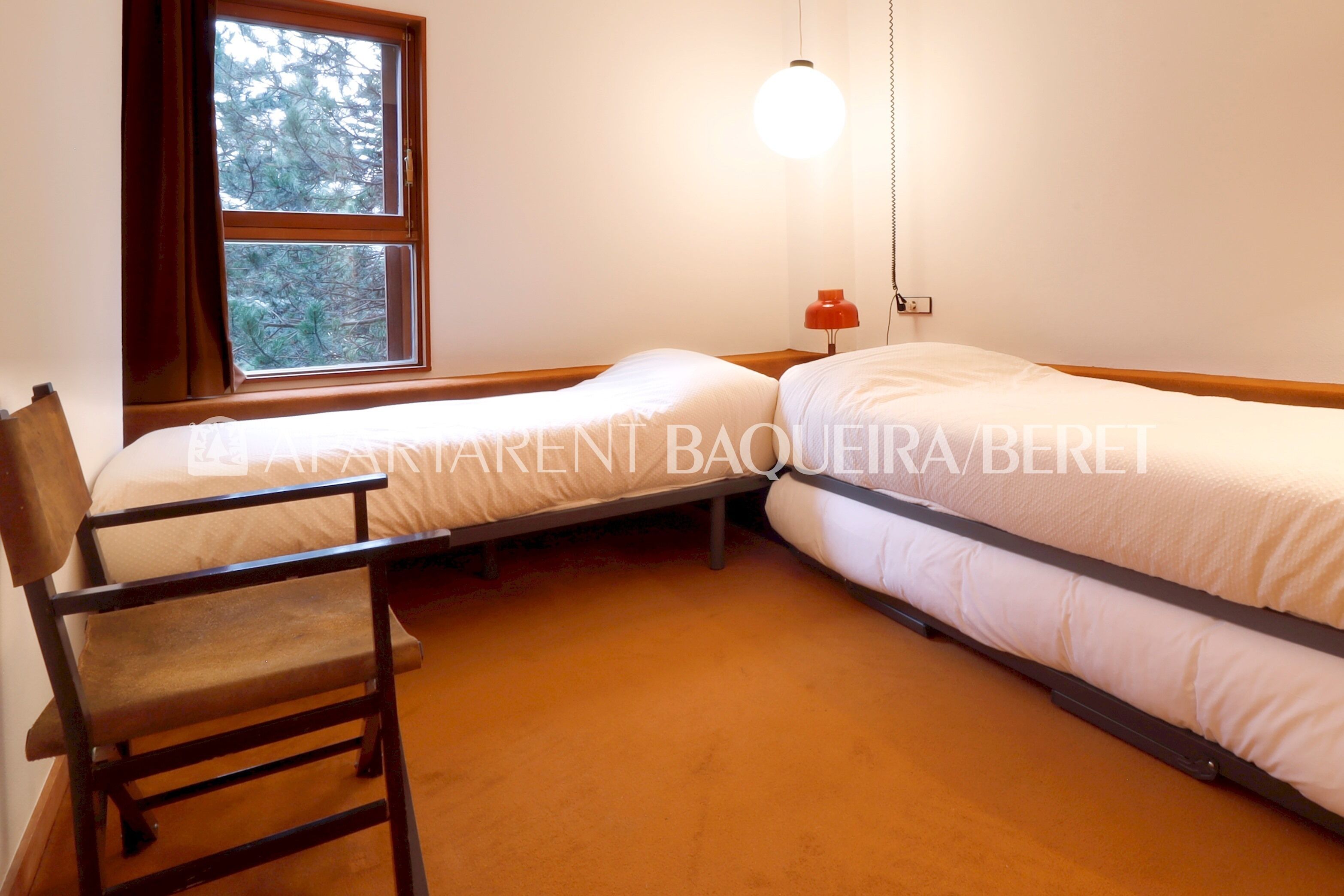 2 bedrooms, bed sheets