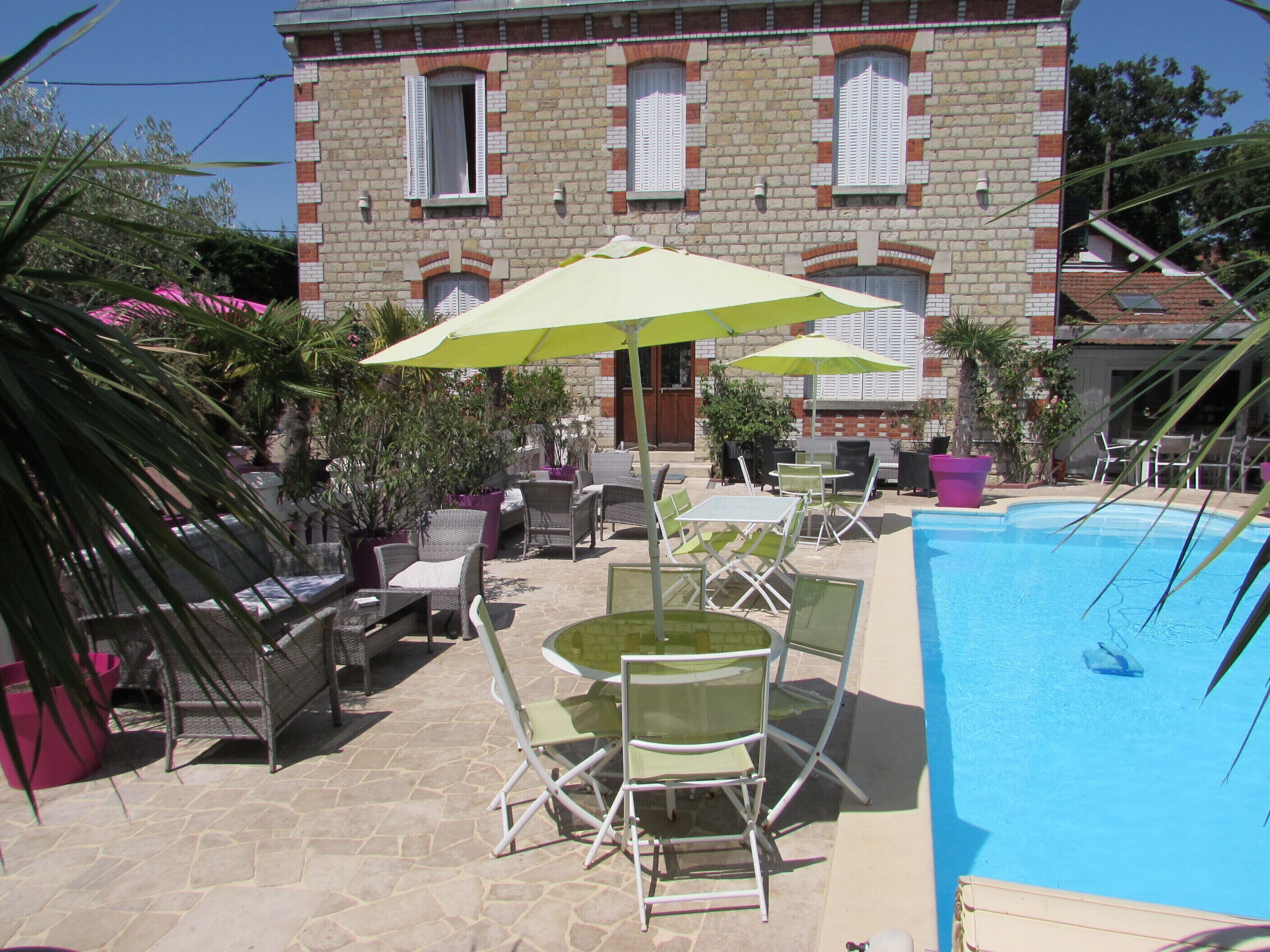 Pool (außen)