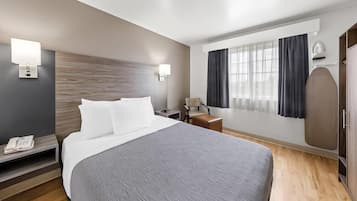 Room, 1 Queen Bed, Accessible, Non Smoking | Premium bedding, desk, laptop workspace, WiFi (free)