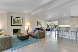 Smart TV, fireplace, DVD player, ping pong