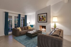 Smart TV, fireplace, DVD player, ping pong