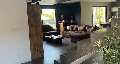 Villa  comtemporaine avec piscine pour 8 personnes