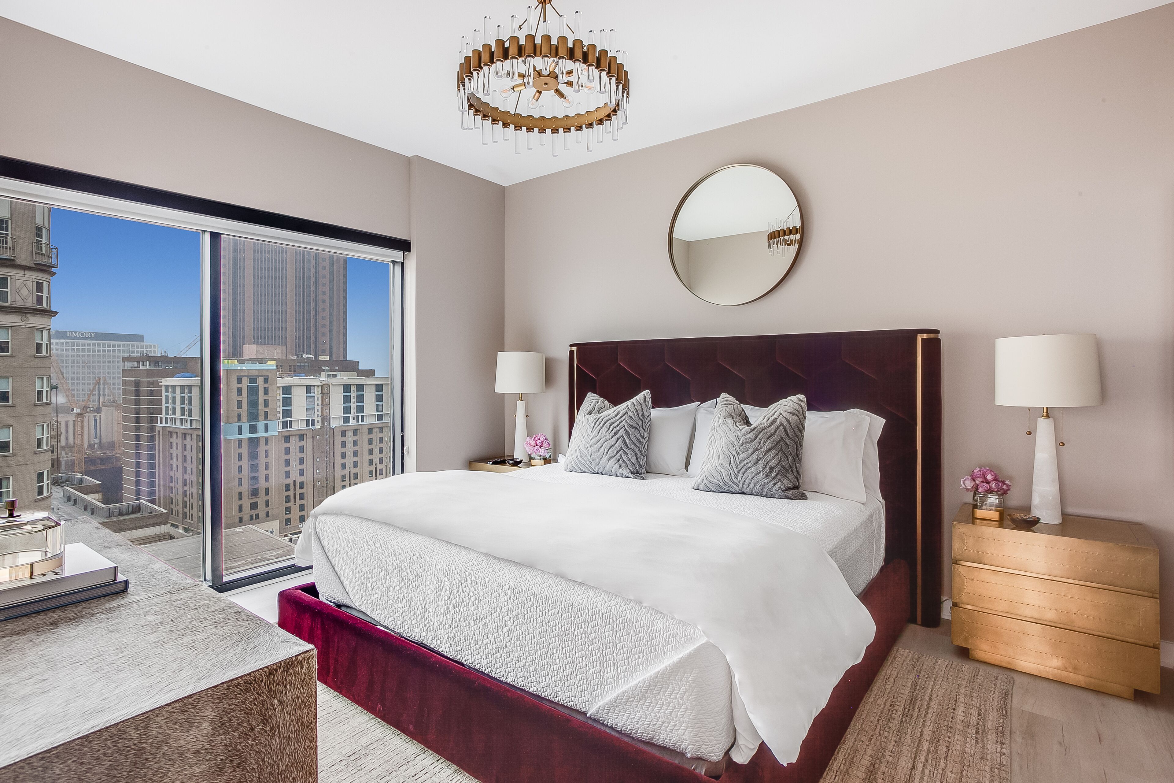 1 slaapkamer, een strijkplank/strijkijzer, gratis wifi, beddengoed