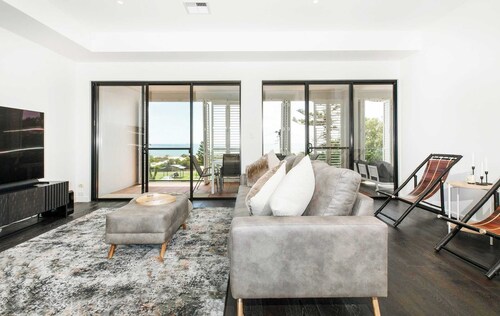 SEA FOR MILES at Semaphore to relax & unwind