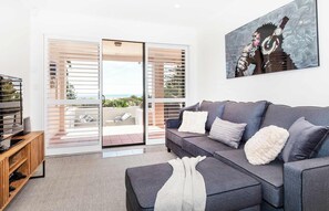 TV, offices - SEA FOR MILES at Semaphore to relax & unwind (Semaphore)